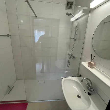 Frontaal Zeezicht In De Strandjutter Apartment